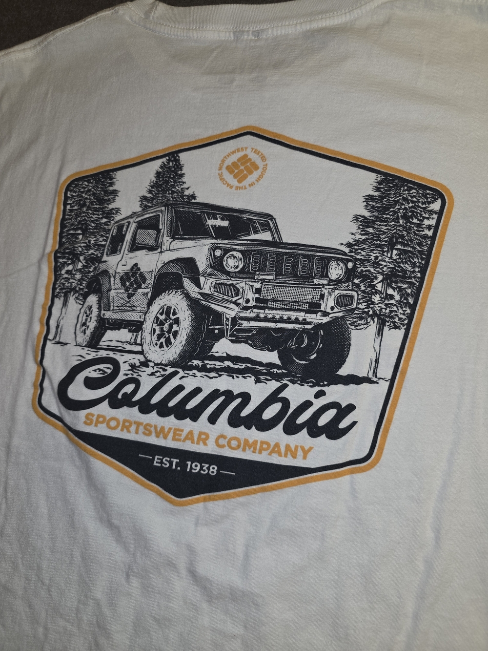 Columbia White Short Sleeve Tee with Black & Yellow Jeep Mens XL